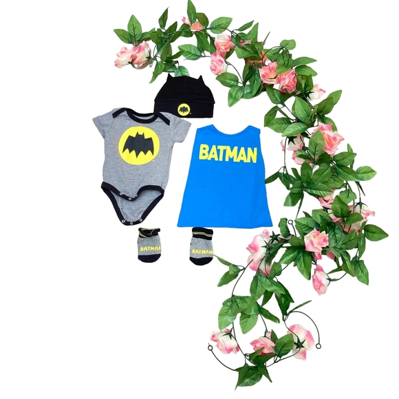 Preloved Baby Boy's Batman Outfit - Perfect for Little Superheroes, 0-6 Months - Picture 5 of 13
